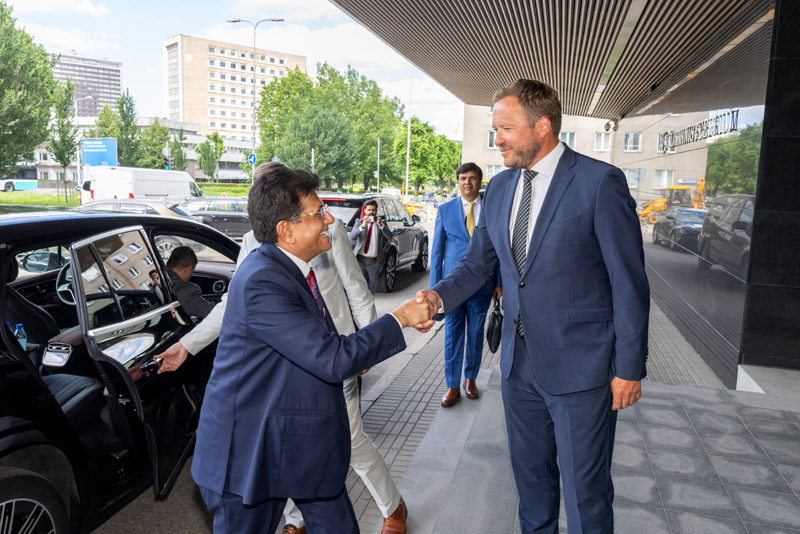 Hon'ble Minister of Commerce and Industry of India held bilateral meeting with Hon'ble Minister of Foreign Affairs of Estonia.